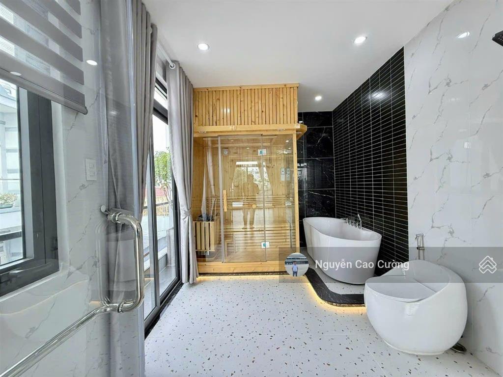 Siêu phẩm góc 2 mặt tiền 6x12m thang máy xịn xò, đi bộ ra chợ thiếc đường lê văn khương q12