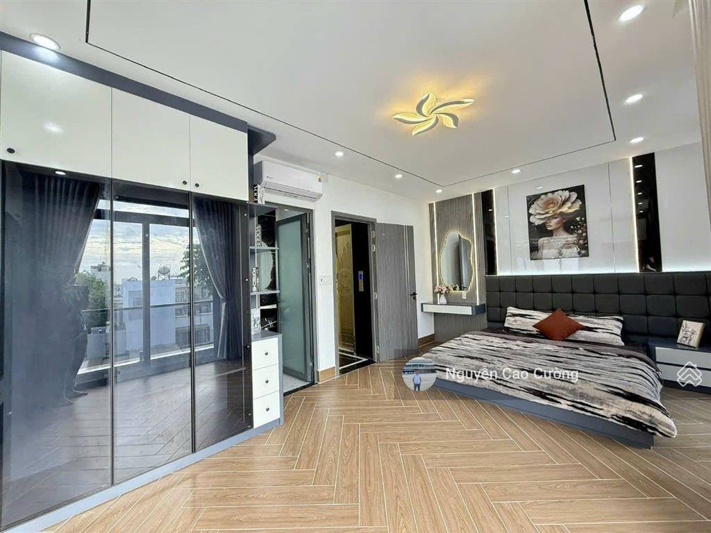 Siêu phẩm góc 2 mặt tiền 6x12m thang máy xịn xò, đi bộ ra chợ thiếc đường lê văn khương q12