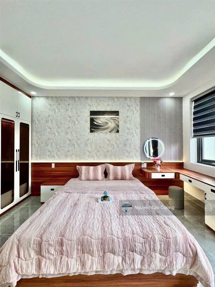 Nhà mặt tiền thang máy 4x22m 1 lửng 3 lầu đường 8m thông khu đồng bộ cao cấp thới an 05, q12
