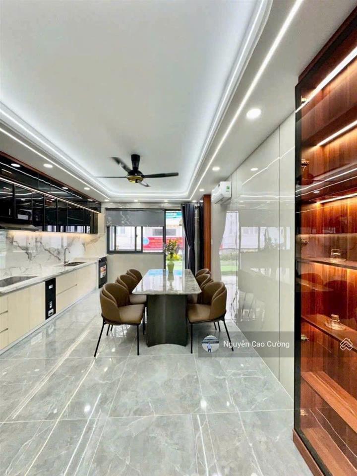 Nhà mặt tiền thang máy 4x22m 1 lửng 3 lầu đường 8m thông khu đồng bộ cao cấp thới an 05, q12