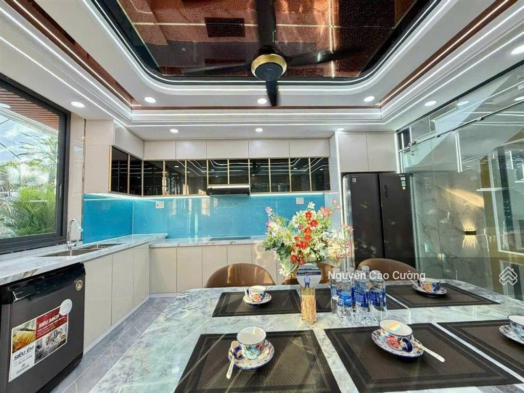 Siêu phẩm thang máy 4.5x18m 1 lửng 3 lầu sát bên mầm non sơn ca 5, tân chánh hiệp 17 thông ra tch10