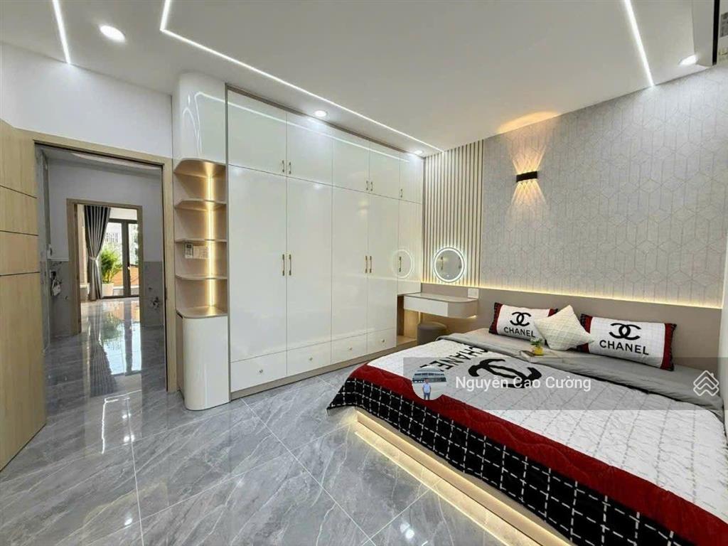 Siêu phẩm thang máy 4.5x18m 1 lửng 3 lầu sát bên mầm non sơn ca 5, tân chánh hiệp 17 thông ra tch10