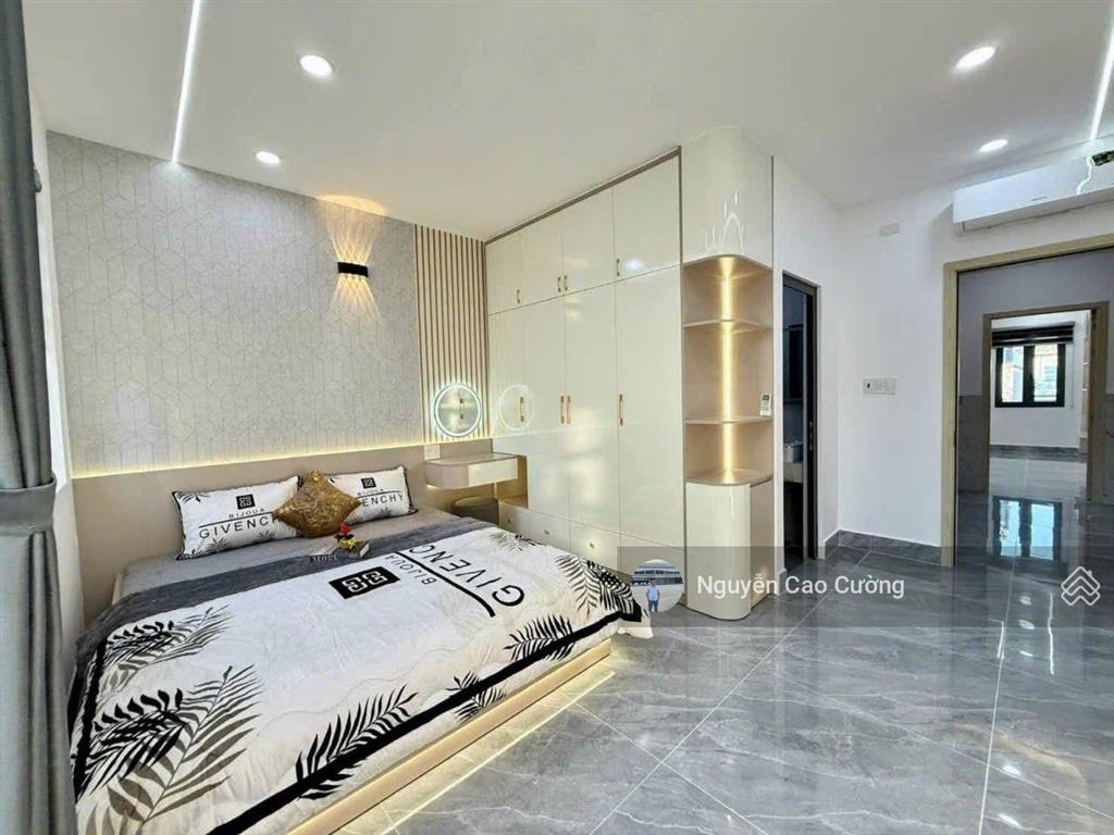 Siêu phẩm thang máy 4.5x18m 1 lửng 3 lầu sát bên mầm non sơn ca 5, tân chánh hiệp 17 thông ra tch10