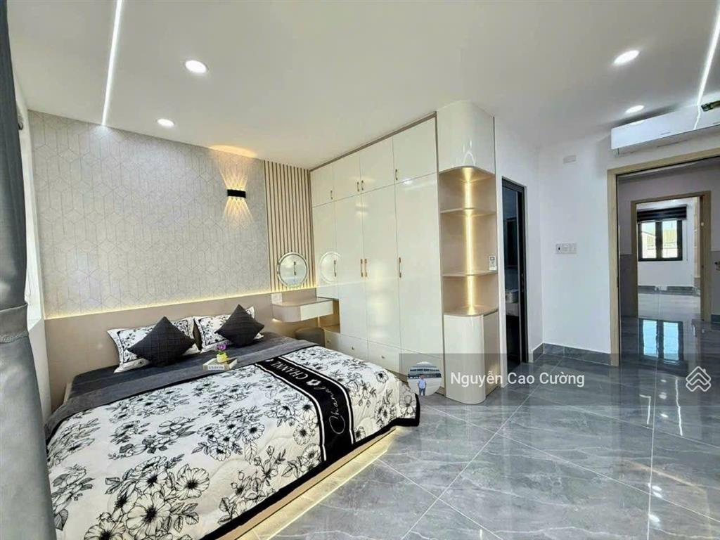 Siêu phẩm thang máy 4.5x18m 1 lửng 3 lầu sát bên mầm non sơn ca 5, tân chánh hiệp 17 thông ra tch10