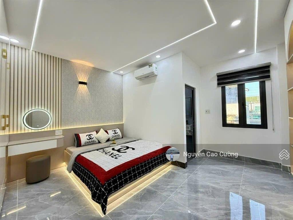Siêu phẩm thang máy 4.5x18m 1 lửng 3 lầu sát bên mầm non sơn ca 5, tân chánh hiệp 17 thông ra tch10