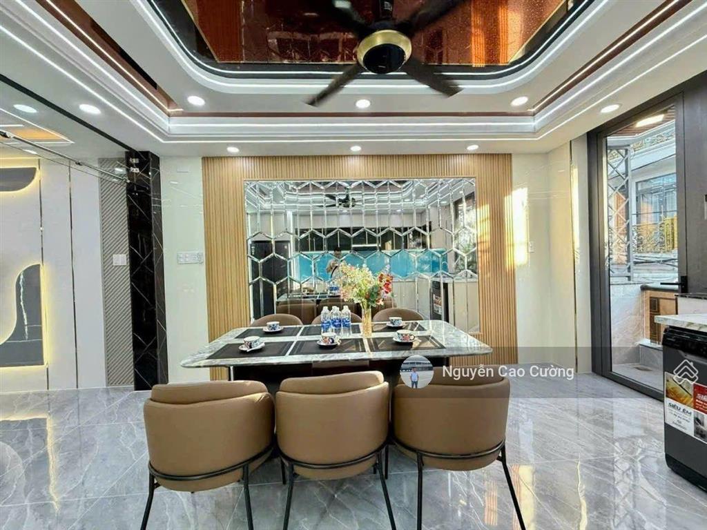 Siêu phẩm thang máy 4.5x18m 1 lửng 3 lầu sát bên mầm non sơn ca 5, tân chánh hiệp 17 thông ra tch10