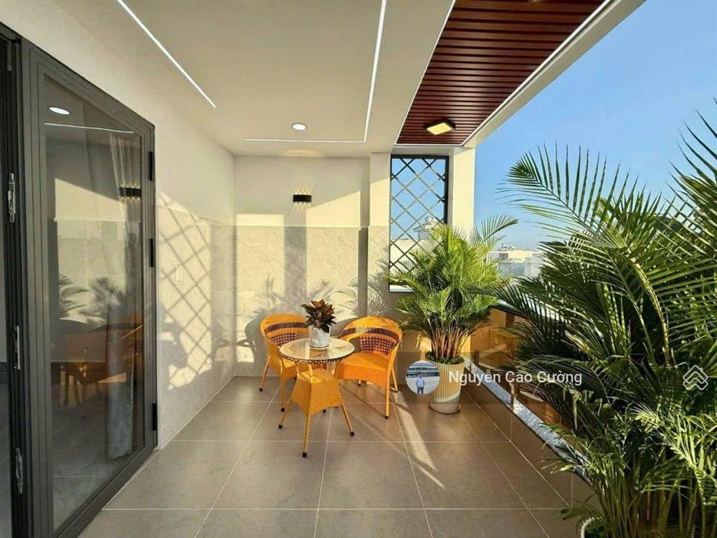 Siêu phẩm thang máy 4.5x18m 1 lửng 3 lầu sát bên mầm non sơn ca 5, tân chánh hiệp 17 thông ra tch10