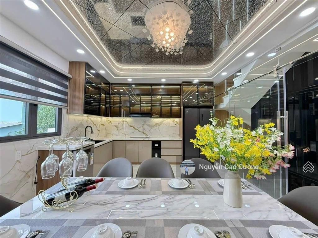 Siêu phẩm thang máy đẹp u mê 5,5x15m 1 lửng 3 lầu đường 8m khu an ninh thạnh xuân 38 shunrise