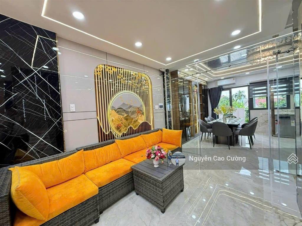 Siêu phẩm thang máy đẹp u mê 5,5x15m 1 lửng 3 lầu đường 8m khu an ninh thạnh xuân 38 shunrise