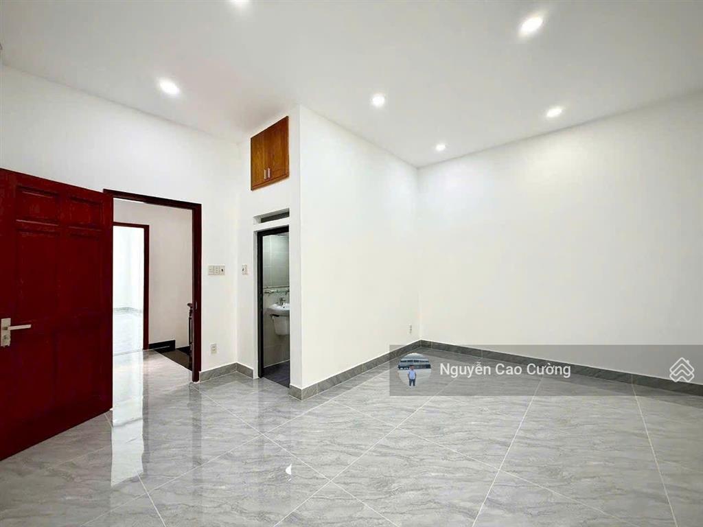 Nhà mặt tiền 5x15m tân thới hiệp 08 gần bệnh viện q12, chợ hạt điều vừa ở vừa làm văn phòng công ty