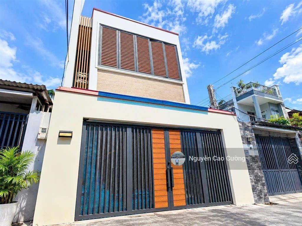Nhà phố ngang 6.1m phong cách màu hồng cực chất đường 5m xe hơi nguyễn văn quá (tth29) gần chợ
