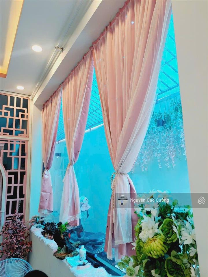 Nhà phố ngang 6.1m phong cách màu hồng cực chất đường 5m xe hơi nguyễn văn quá (tth29) gần chợ
