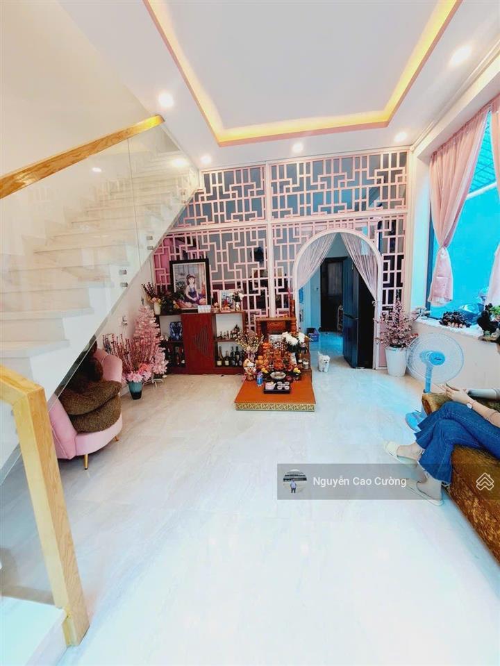 Nhà phố ngang 6.1m phong cách màu hồng cực chất đường 5m xe hơi nguyễn văn quá (tth29) gần chợ