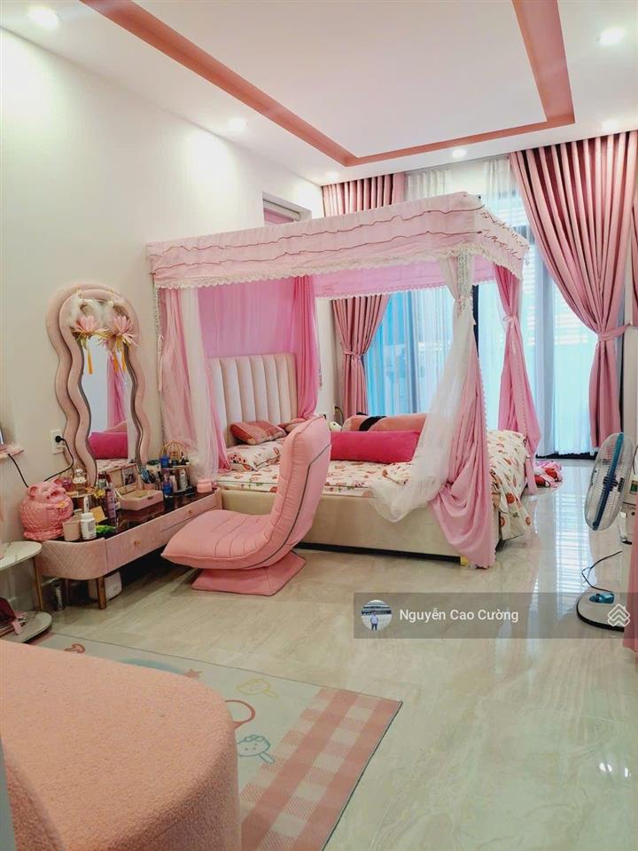Nhà phố ngang 6.1m phong cách màu hồng cực chất đường 5m xe hơi nguyễn văn quá (tth29) gần chợ