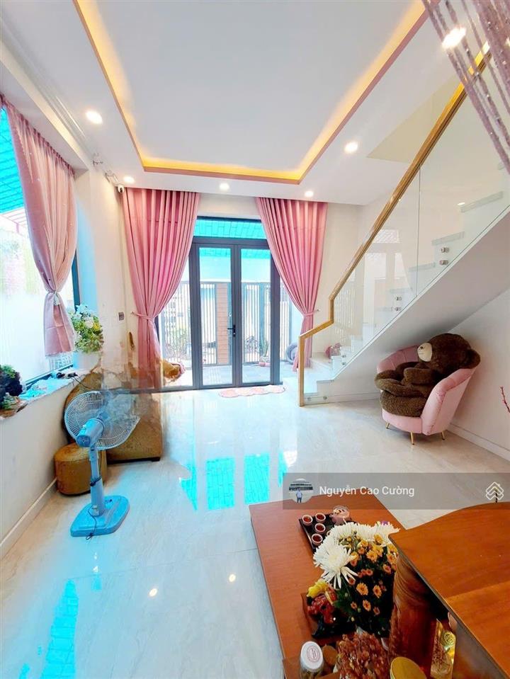 Nhà phố ngang 6.1m phong cách màu hồng cực chất đường 5m xe hơi nguyễn văn quá (tth29) gần chợ