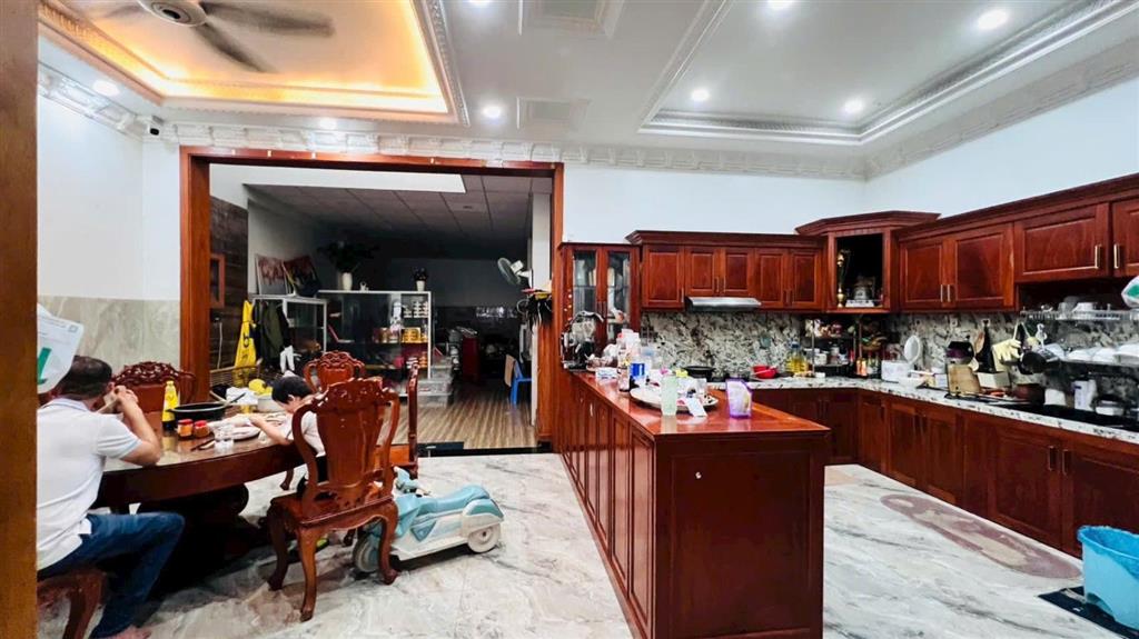 Biệt thự cao cấp trung mỹ tây 17 ngang khủng 8m sân đậu 2 ô tô, nội thất gỗ cao cấp