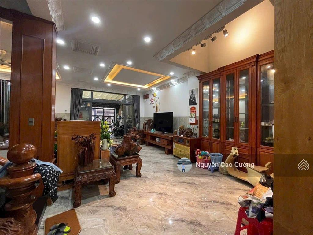 Biệt thự cao cấp trung mỹ tây 17 ngang khủng 8m sân đậu 2 ô tô, nội thất gỗ cao cấp