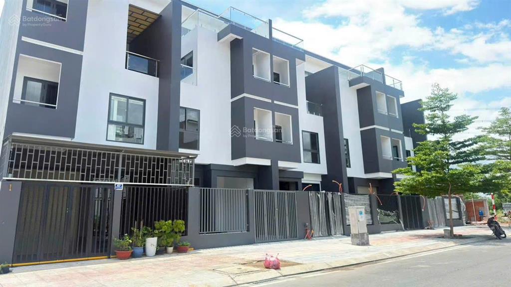 Chính chủ bán gấp đất tđc thanh nhựt 65tr/m2, ngã tư phạm hữu lầu