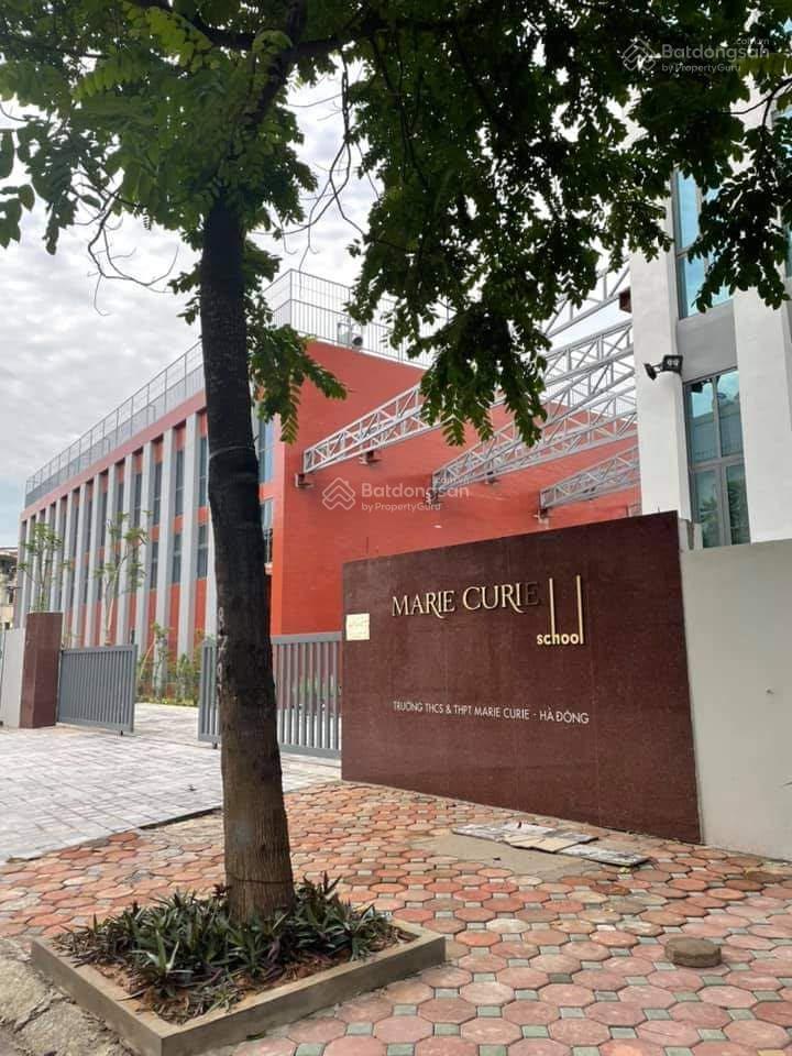 Chính chủ bán gấp nhà 90mx 5tầng thang máy, thoáng sángở sướng,sát trường marie curie, kđt văn phú