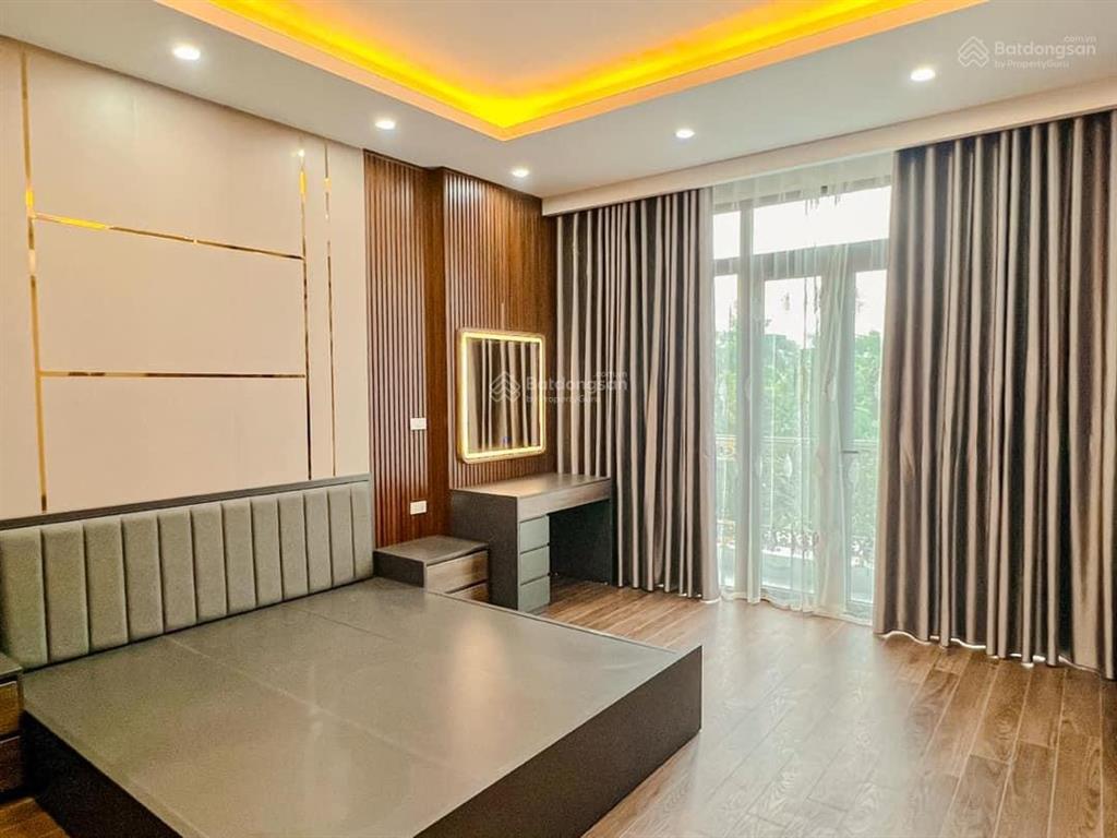Chính chủ nhà đẹp 90m2x 5tầng, thang máy, thoáng sáng ở sướng, sát trường marie curie, kđt văn phú