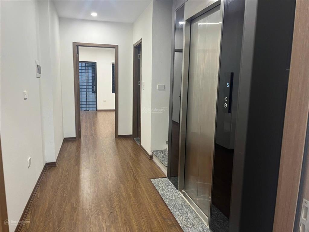 Chính chủ nhà đẹp 90m2x 5tầng, thang máy, thoáng sáng ở sướng, sát trường marie curie, kđt văn phú