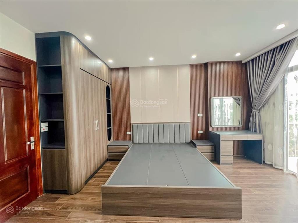Chính chủ cần bán 90m2x 5tầng, thang máy, thoáng sáng ở sướng, sát trường marie curie, kđt văn phú