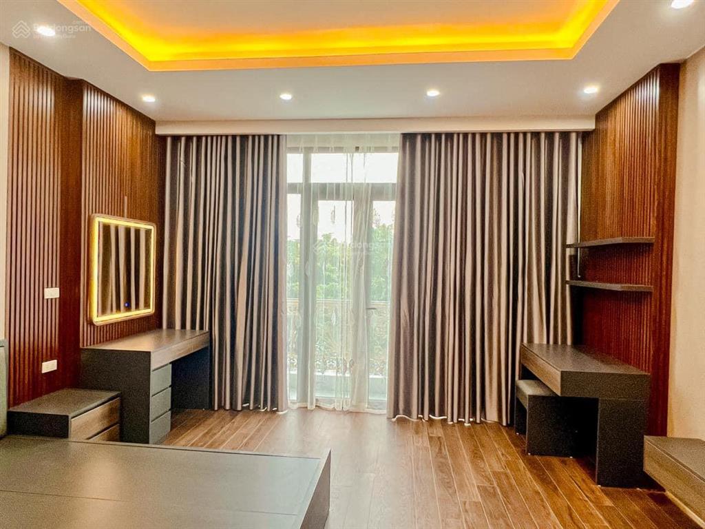 Chính chủ cần bán 90m2x 5tầng, thang máy, thoáng sáng ở sướng, sát trường marie curie, kđt văn phú