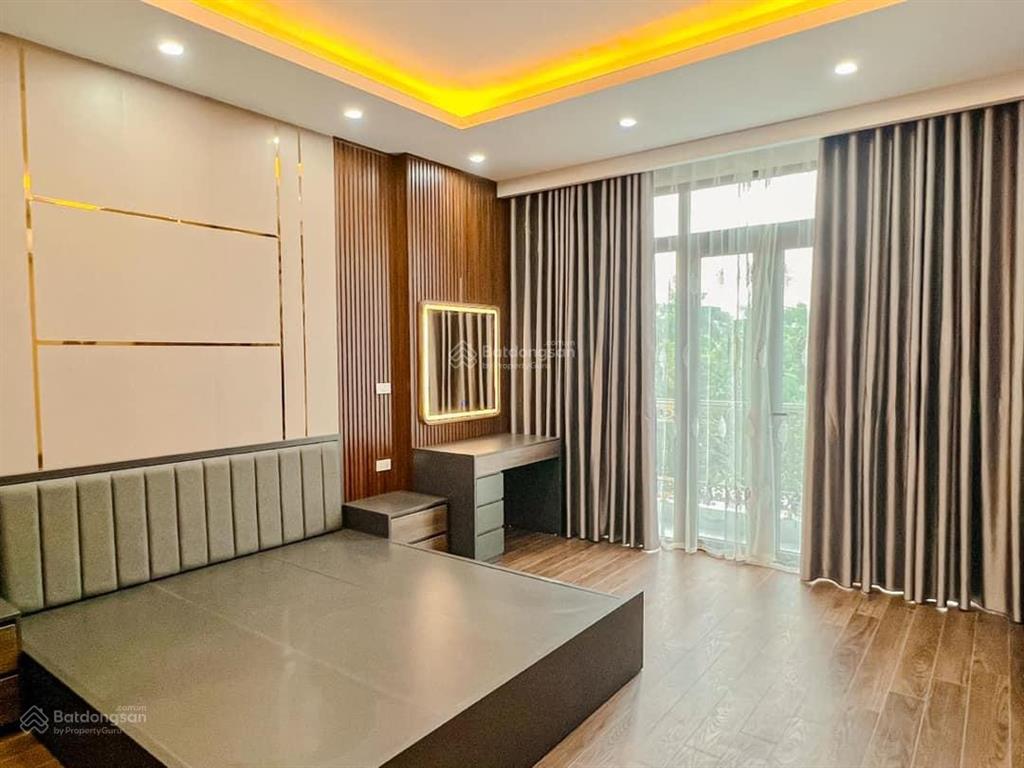 Chính chủ cần bán 90m2x 5tầng, thang máy, thoáng sáng ở sướng, sát trường marie curie, kđt văn phú