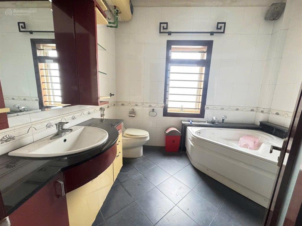 Lô góc, mặt phố bà triệu, vị trí kim cương, sát hồ hoàn kiếm, 79m, 6 tầng, kinh doanh đa ngành