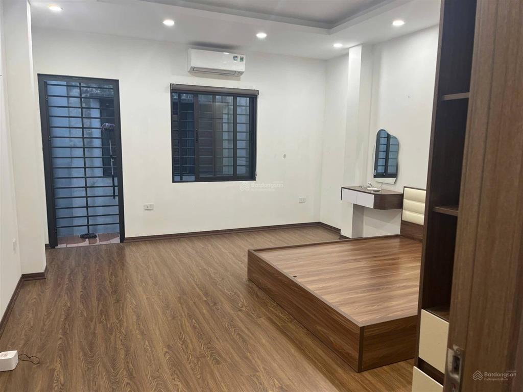 Chính chủ bán gấp 90m2x 5tầng, thang máy, thoáng sáng ở sướng, sát trường marie curie, kđt văn phú