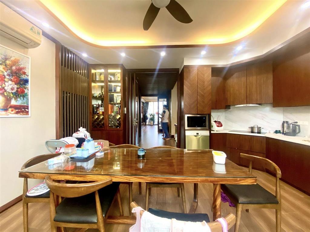 Chính chủ bán gấp 90m2x 5tầng, thang máy, thoáng sáng ở sướng, sát trường marie curie, kđt văn phú