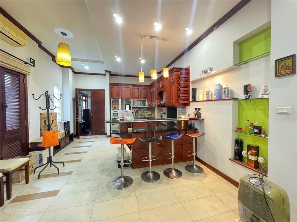 Chính chủ bán gấp lô góc, mặt phố bà triệu, sát hồ hoàn kiếm, 79m2x6tầng, kinh doanh, dòng tiền đều
