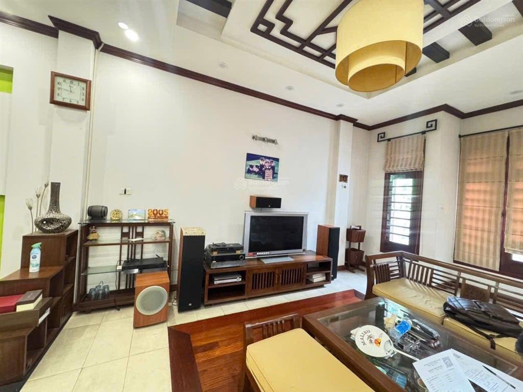 Lô góc, mặt phố bà triệu, vị trí kim cương, sát hồ hoàn kiếm, 79m2x6tầng, kinh doanh, dòng tiền đều