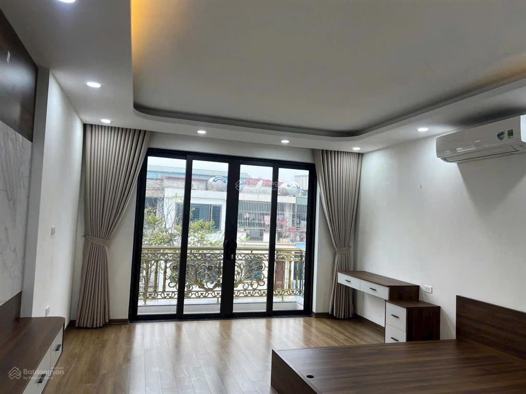 Chính chủ nhượng lại căn nhà 89m2 x 5 tầng, thoáng sáng  ở sướng, gần hồ  kđt văn quán