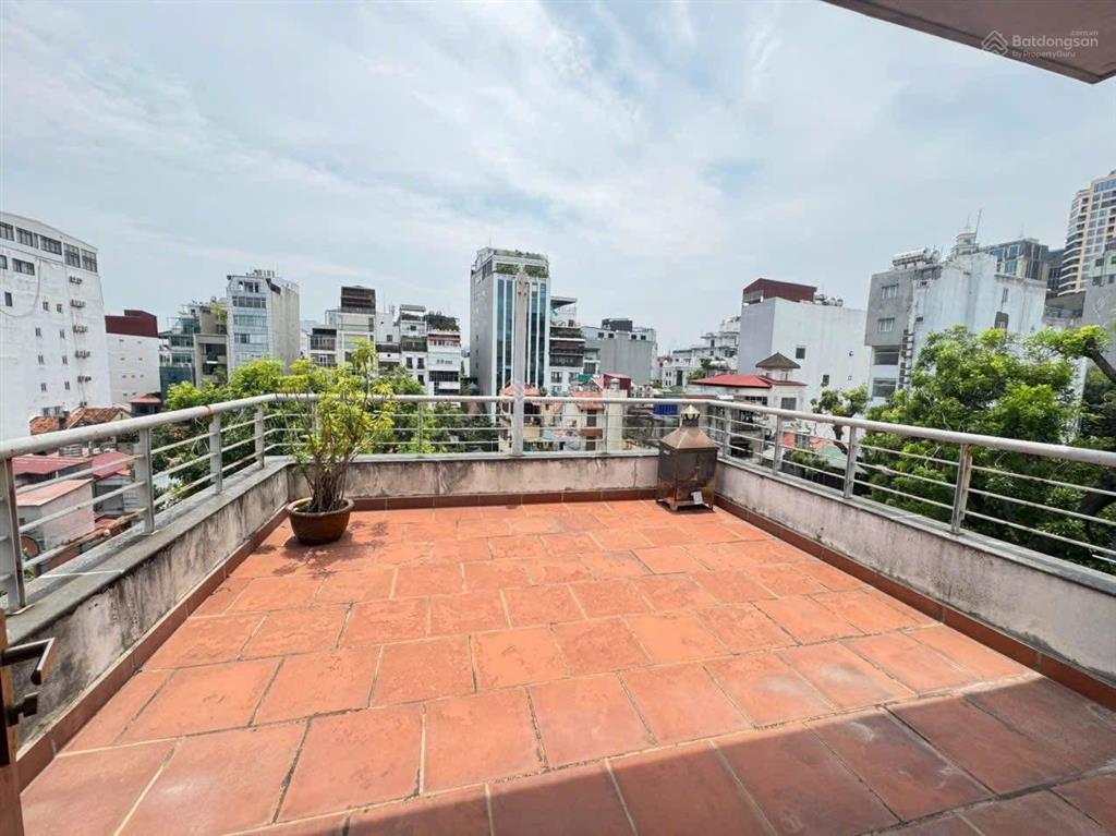 Chính chủ mặt phố bà triệu, sát hồ hoàn kiếm, lô góc 81m2x6tầng, kinh doanh đỉnh cao, dòng tiền đều