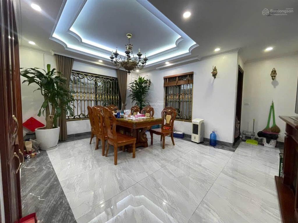 Chính chủ gộp bank biệt thự 210m x 4tầng, mặt tiền 12m, thoáng sáng  ở sướng, ở ngay, kđt văn phú