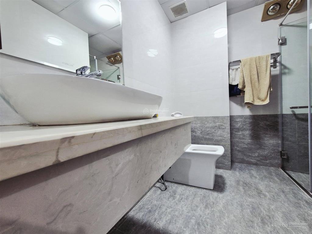 Chỉ 2 phút con đến trường, chính chủ 87m2 x 5 tầng, thoáng sáng  ở sướng, gần hồ  kđt văn quán