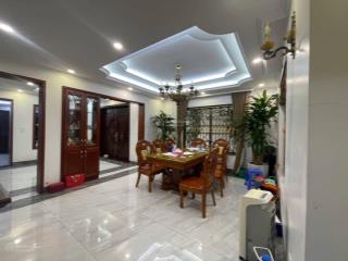 Chính chủ cần bán biệt thự 210m x 4tầng, thoáng sáng  ở sướng, sát trường marie curie, kđt văn phú