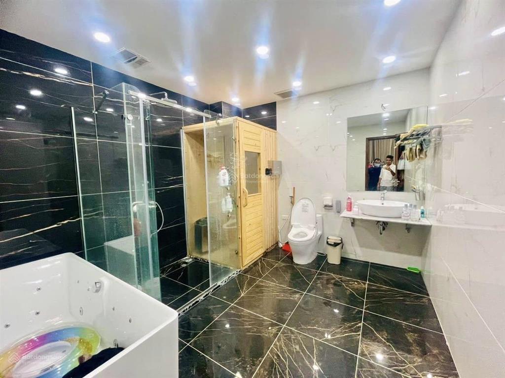 Chính chủ bán nhanh biệt thự 210m2x4 tầng, thoáng sáng ở sướng, sát trường marie curie, kđt văn phú