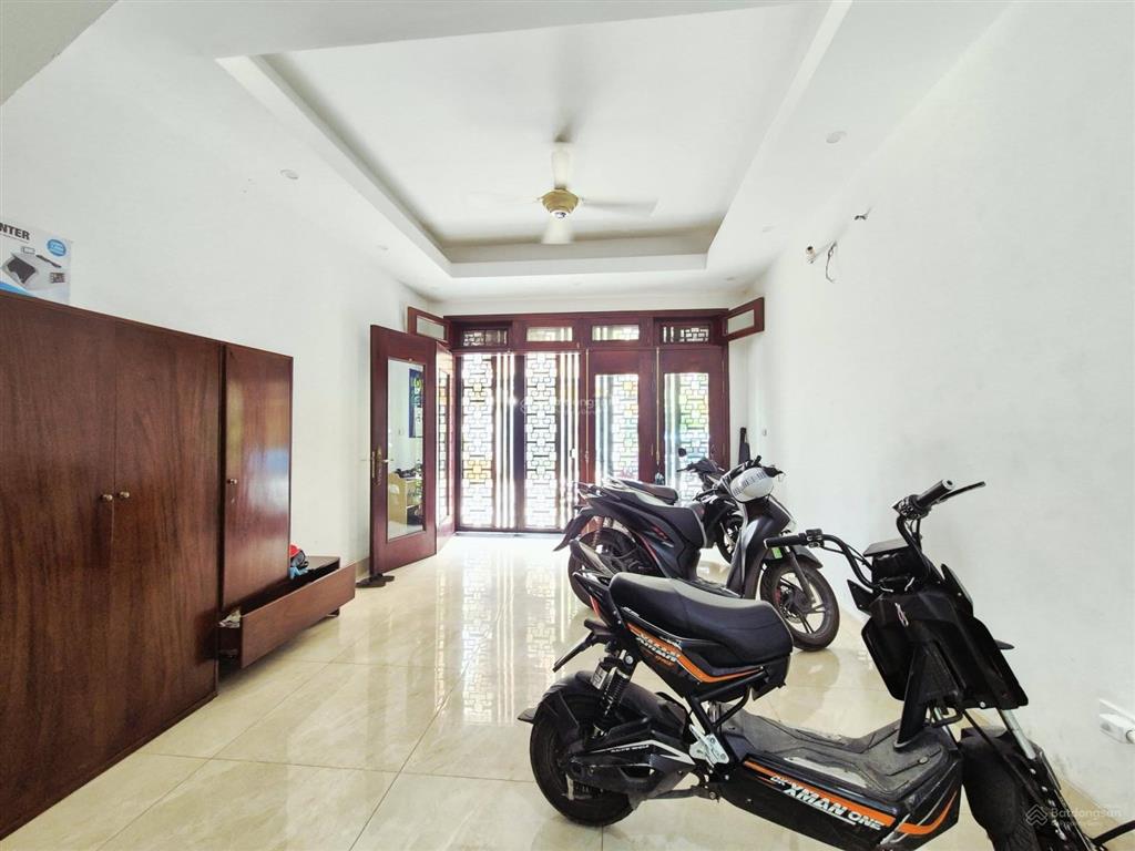 Chính chủ gộp bank nhà 89mx 5tầng, kinh doanh đa ngành thoáng sáng ở sướng, gần hồ kđt văn quán