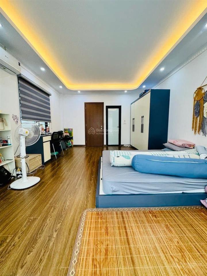 Chính chủ gộp bank 94m,8tầng,thang máy,mặt tiền 6,1m,ôtô tránh,thoáng sángở sướng, nguyễn thị định
