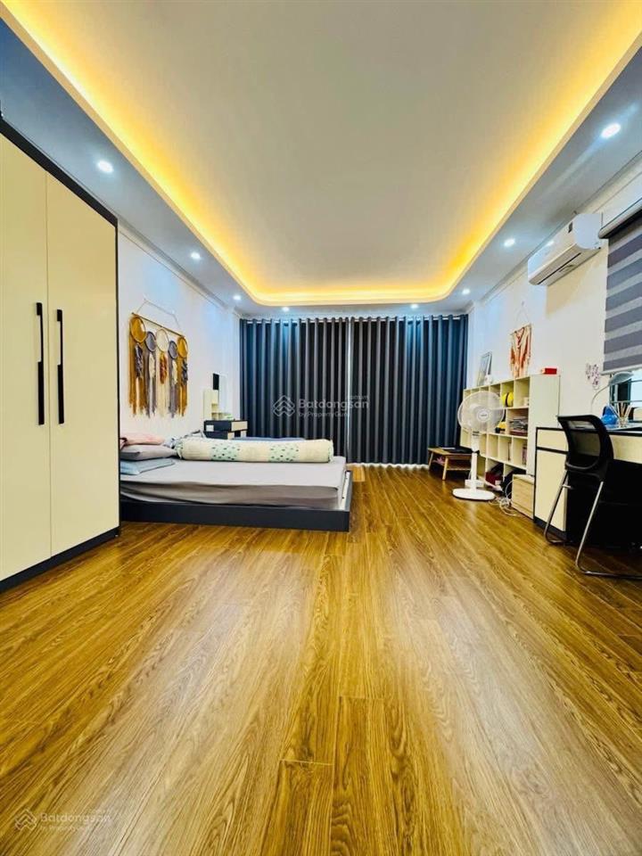 Chính chủ gộp bank 94m,8tầng,thang máy,mặt tiền 6,1m,ôtô tránh,thoáng sángở sướng, nguyễn thị định