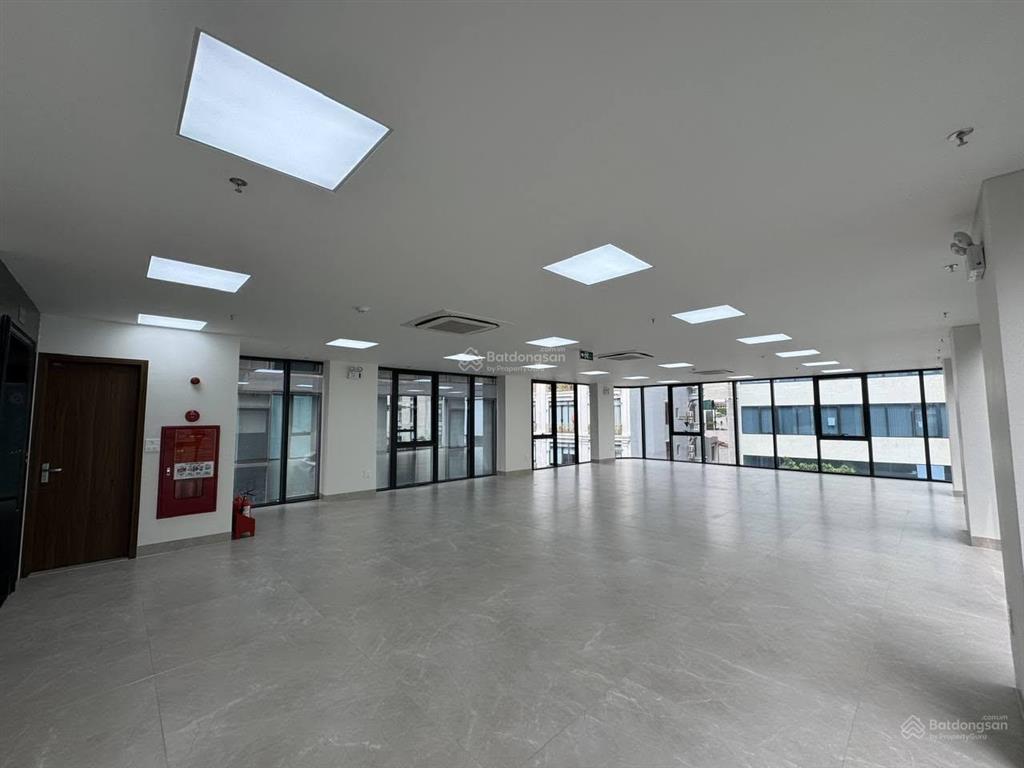 Chính chủ bán gấp lô góc 3 mặt thoáng, mặt phố hoàng văn thái 169m x9tầng, mặt tiền 9,2m, thang máy