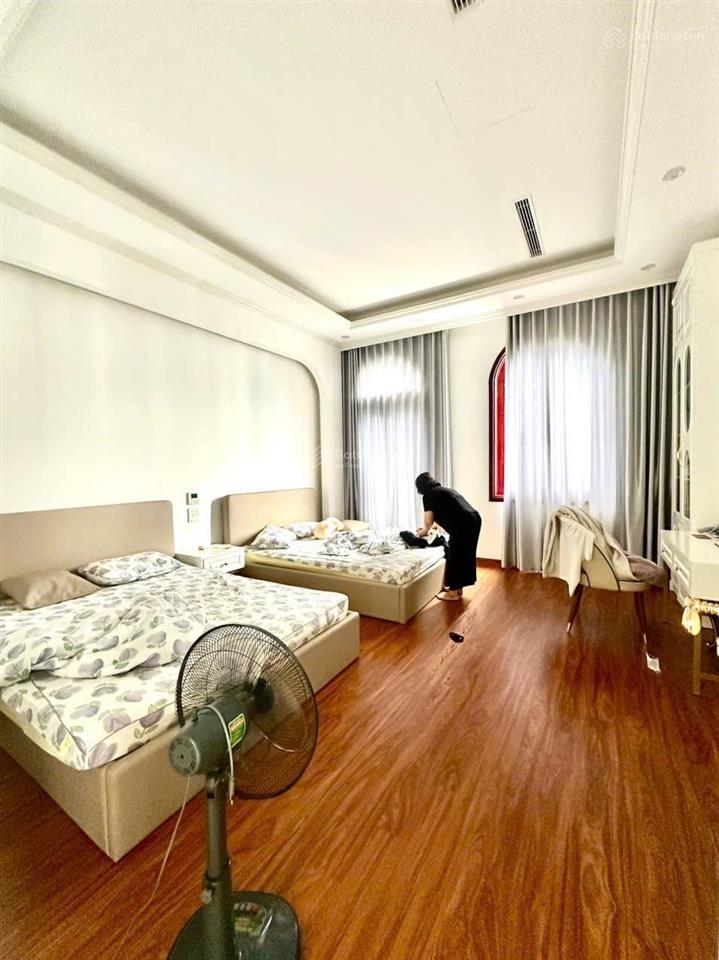 Chính chủ bán gấp biệt thự 150m2 x 3 tầng, mặt tiền 9m, thoáng sáng  ở sướng, nguyễn văn lộc