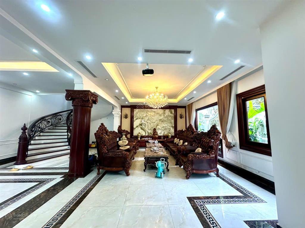 Chính chủ bán gấp biệt thự 150m2 x 3 tầng, mặt tiền 9m, thoáng sáng  ở sướng, nguyễn văn lộc
