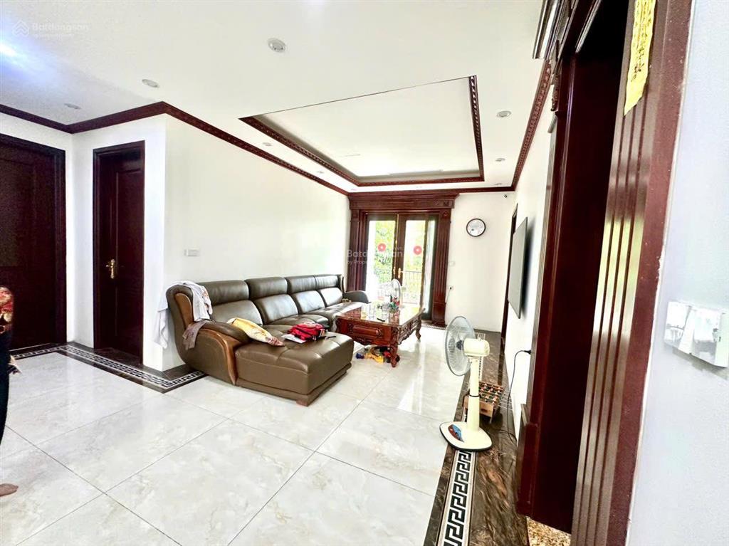 Chính chủ bán gấp biệt thự 150m2 x 3 tầng, mặt tiền 9m, thoáng sáng  ở sướng, nguyễn văn lộc