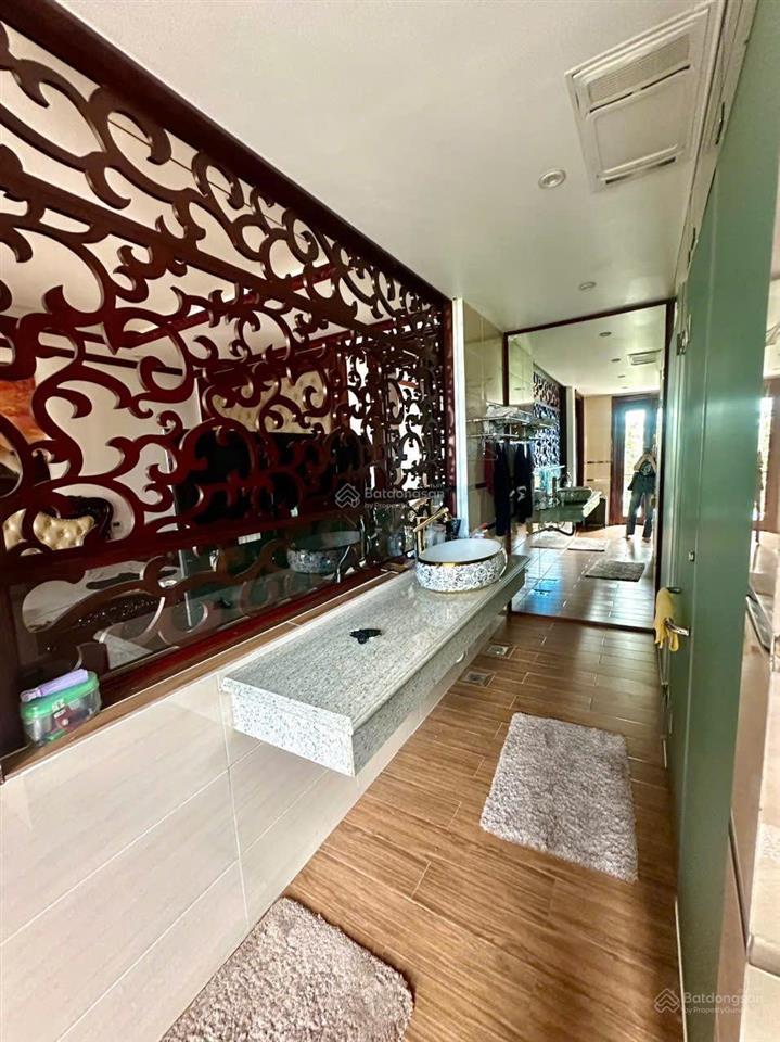 Chính chủ bán gấp biệt thự 150m2 x 3 tầng, mặt tiền 9m, thoáng sáng  ở sướng, nguyễn văn lộc
