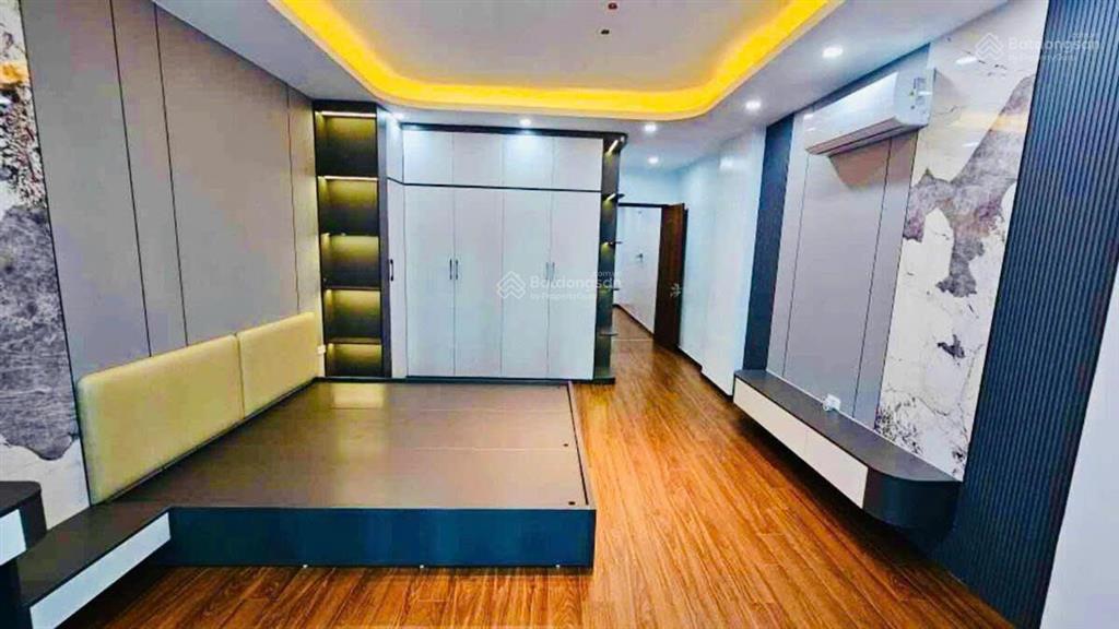 Chính chủ gộp bank 90m x5tầng, thang máy, thoáng sáng ở sướng, sát trường marie curie, kđt văn phú