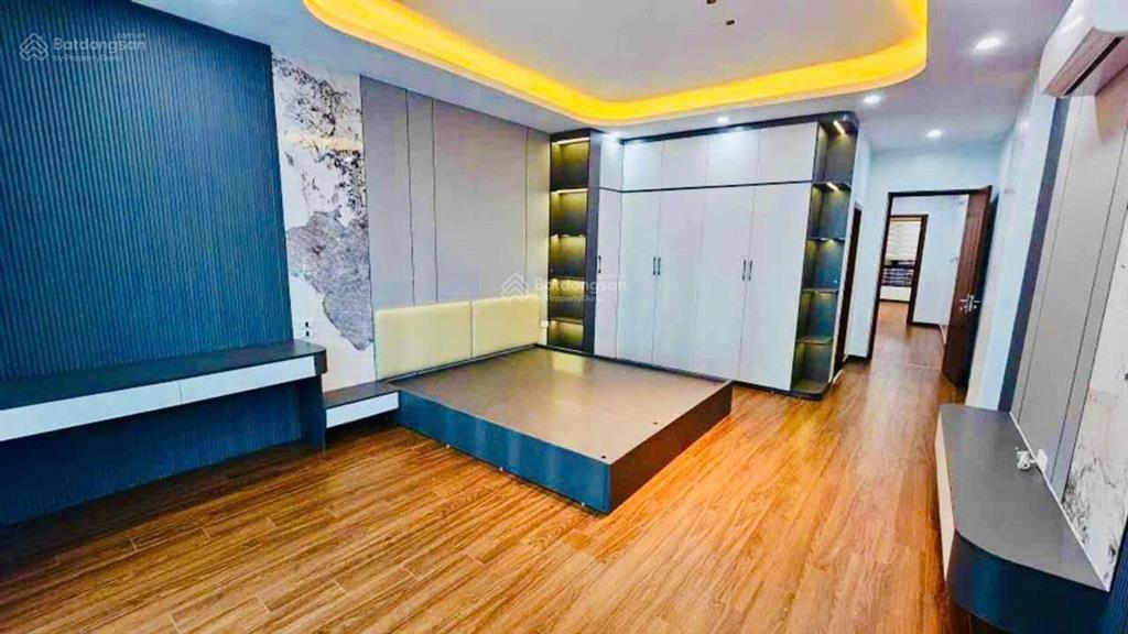 Chính chủ gộp bank 90m x5tầng, thang máy, thoáng sáng ở sướng, sát trường marie curie, kđt văn phú