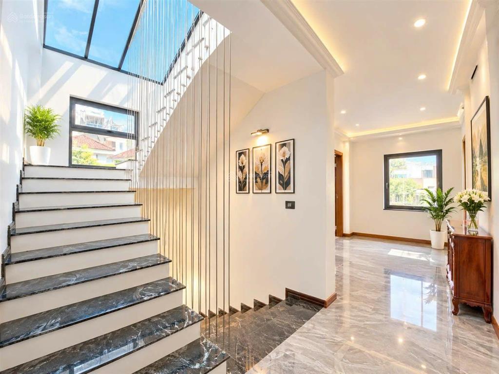 Chính chủ bán gấp lô góc, mặt phố trần kim xuyến, 271m x 6 tầng, kinh doanh đa ngành, dòng tiền đều